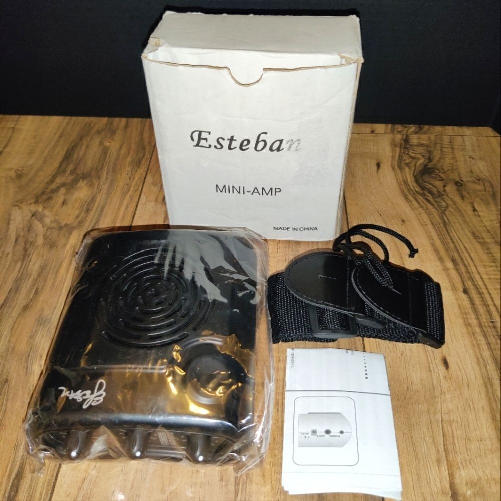 Esteban ES-3 Guitar Portable 9v Mini Amp Black Amplifier & Guitar Strap